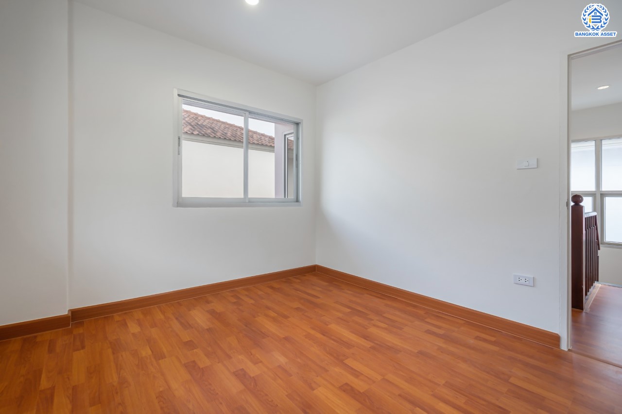 บ้านมือสองนนทบุรี ม.ศุภาลัยวิลล์ วงแหวน-รัตนาธิเบศร์ เนื้อที่ 50 ตร.ว. ฟังก์ชันจัดเต็ม 4 ห้องนอน 2 ห้องน้ำ 2 ที่จอดรถ ตอบโจทย์ทุกการเข้าอยู่ บนทำเลเดินทางสะดวก ใกล้ ถนนกาญจนาภิเษก เซ็นทรัลเวสต์เกต และรถไฟฟ้า "สถานีคลองบางไผ่"